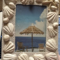 Shell covered 6x4 glass photo frame w starfish 23 cm.